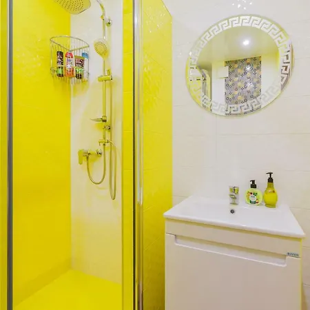 קייב Sunny Apartments On Lomonosova 36 מראה חיצוני תמונה