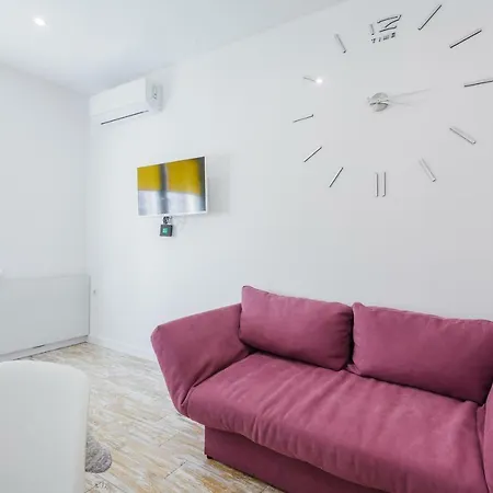 קייב Sunny Apartments On Lomonosova 36 מראה חיצוני תמונה
