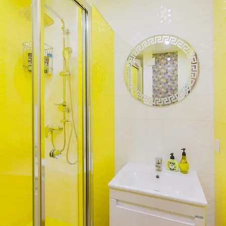 קייב Sunny Apartments On Lomonosova 36 מראה חיצוני תמונה