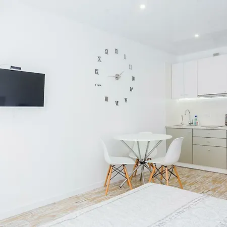 קייב Sunny Apartments On Lomonosova 36 מראה חיצוני תמונה