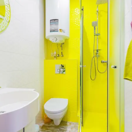 קייב Sunny Apartments On Lomonosova 36 מראה חיצוני תמונה