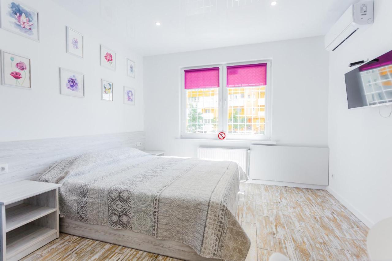Апартаменты Sunny On Yulii Zdanovskoi St 36b *